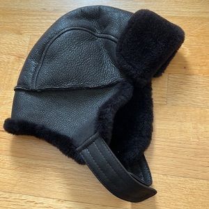 Overland sheepskin hat (like new)